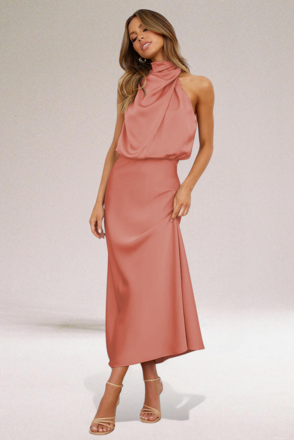 Bodil® | Glamour kjole i satin med halterneck