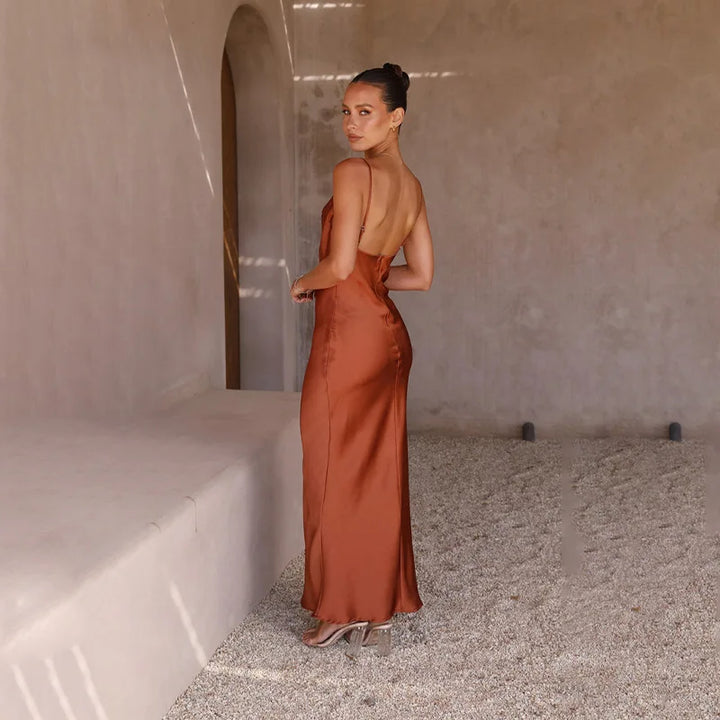 Klara™ | Satin Maxi Kjole med Cowl Neck